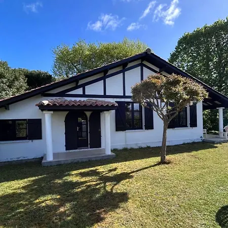 Family 500 Meters From The Sleeps 6 *