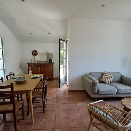 Family 500 Meters From The Sleeps 6