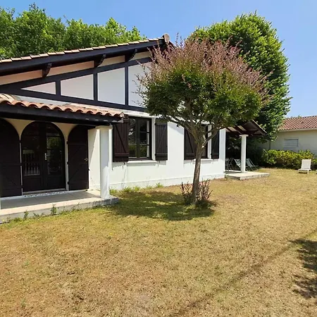 Family 500 Meters From The Sleeps 6