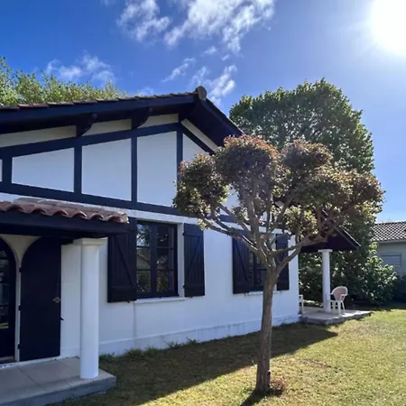 Family 500 Meters From The Sleeps 6 *
